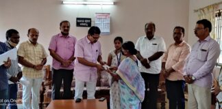 ವಿಟ್ಲ: ಕೊರೊನಾದಿಂದ ಮೃತಪಟ್ಟ ವ್ಯಕ್ತಿಗಳ ಕುಟುಂಬಸ್ಥರಿಗೆ ಪರಿಹಾರ ಧನದ ಚೆಕ್ ವಿತರಣೆ