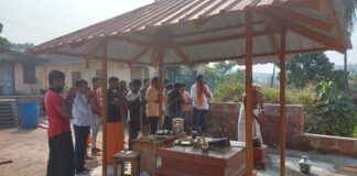 ವಿಟ್ಲ: ಕೊರಗಜ್ಜ ದೈವಕ್ಕೆ ಅವಮಾನ; ವಿ.ಹಿಂ.ಪ. ಬಜರಂಗದಳದಿಂದ ಶೆಡ್ಡು ಬಾಬು ಆಳ್ವರ ಮನೆಯ ಕೊರಗಜ್ಜನ ಕಟ್ಟೆಯಲ್ಲಿ ಪ್ರಾರ್ಥನೆ