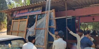 ವಿಟ್ಲ: ಅಕ್ರಮ ಮದ್ಯ ಮಾರಾಟದ ಬಗ್ಗೆ ದೂರು ನೀಡಿದರೆಂದು ಶಂಕಿಸಿ ಹಾರ್ಡ್’ವೇರ್ ಅಂಗಡಿ ಮುಂಭಾಗದಲ್ಲಿ ಇಟ್ಟ ಗ್ಲಾಸ್’ ಬಾಕ್ಸ್’ ಗೆ ಹಾನಿ; ದೂರು ದಾಖಲು..!