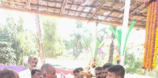 ವಿಟ್ಲ: ಮೇಗಿನಪೇಟೆಯ ಶ್ರೀ ಮಹಮ್ಮಾಯಿ ದೈವಸ್ಥಾನಕ್ಕೆ ಕಂಚಿನ ದೀಪ ಹಾಗೂ 10000ರೂ ನಗದನ್ನು ಸಮರ್ಪಿಸಿದ ಬಾಬು ಪಡ್ಡಯೂರು