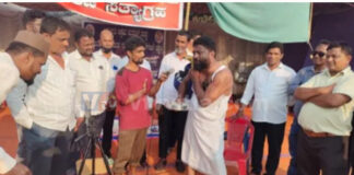 ಮಂಗಳೂರು: 13ನೇ ದಿನಕ್ಕೆ ಕಾಲಿಟ್ಟ ಟೋಲ್ಗೇಟ್ ವಿರುದ್ದದ ವಿಶೇಷ ಪ್ರತಿಭಟನೆ; ಭಿಕ್ಷಾಟನೆ ಮೂಲಕ ಗಮನ ಸೆಳೆದ ಆಸಿಫ್ ಆಪತ್ಬಾಂಧವ..!!