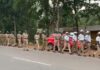 ಪುತ್ತೂರು: ದ.ಕ ಜಿಲ್ಲೆಯಾದ್ಯಂತ ಸಂಜೆ 6 ರಿಂದ ಅಂಗಡಿ ಮುಂಗಟ್ಟುಗಳು ಬಂದ್ ಗೆ ಜಿಲ್ಲಾಧಿಕಾರಿ ಕರೆ ನೀಡಿದ ಹಿನ್ನೆಲೆ; ಜನರಿಗೆ ಆತ್ಮ ಸ್ಥೈರ್ಯ ತುಂಬಲು ಪೊಲೀಸ್ ಪಥಸಂಚಲನ