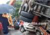 ಸುರತ್ಕಲ್: ಓಮ್ನಿ ಮೇಲೆ ಪಲ್ಟಿಯಾದ ಲಾರಿ; ಓರ್ವನ ಸ್ಥಿತಿ ಚಿಂತಾಜನಕ