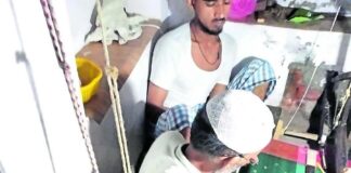 ಮಂಗಳೂರು: ಶಾರದೆಯ ಸೀರೆಗೆ ಮುಸ್ಲಿಮರ ಕೈ ಕಸೂತಿ; ವಿಶೇಷತೆಯೇನು ಗೊತ್ತಾ….?