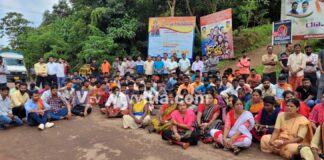 ಪುತ್ತೂರು: ಹಿಂದೂ ಮಹಿಳೆಯ ಜೊತೆ ಅನ್ಯಕೋಮಿನ ಯುವಕನ ಅಸಭ್ಯ ವರ್ತನೆ ಪ್ರಕರಣ; ಹಿಂದೂ ಸಂಘಟನೆ ಕಾರ್ಯಕರ್ತರು, ಮಹಿಳೆಯರಿಂದ ರಸ್ತೆ ತಡೆದು ಖಂಡನಾ ಸಭೆ