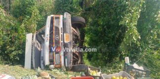 ಉಳ್ಳಾಲ: ಹಣ್ಣುಹಂಪಲು ಹೊತ್ತ ಟೆಂಪೋ ಬ್ರೇಕ್ ವೈಫಲ್ಯದಿಂದಾಗಿ ಪಲ್ಟಿ