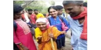 ಮೋದಿ ಮತ್ತೊಮ್ಮೆ ಪ್ರಧಾನಿಯಾಗಲು ಊರುಗೋಲು ಹಿಡಿದು ಮಹದೇಶ್ವರ ಬೆಟ್ಟ ಹತ್ತಿದ 102 ರ ಹಿರಿಯಜ್ಜಿ..!