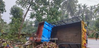 ಕಾರ್ಕಳ: ತೆಂಗಿನಕಾಯಿ ಸಾಗಿಸುತ್ತಿದ್ದ ಟೆಂಪೋ ಪಲ್ಟಿ- ಓರ್ವ ಮೃತ್ಯು, ನಾಲ್ವರಿಗೆ ಗಾಯ