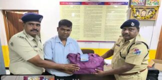 ಲಕ್ಷಾಂತರ ರೂ.ಮೌಲ್ಯದ ಚಿನ್ನದ ಆಭರಣಗಳನ್ನು ಮಾಲೀಕರಿಗೆ ಹಿಂದಿರುಗಿಸಿ ಪ್ರಾಮಾಣಿಕತೆ ಮೆರೆದ ರೈಲ್ವೆ ಸಿಬ್ಬಂದಿ ತಂಡ