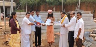 ವಿಟ್ಲ ಶ್ರೀ ಯೋಗೀಶ್ವರ ಜೋಗಿ ಮಠ ಪುನರ್ ನಿರ್ಮಾಣಕ್ಕಾಗಿ ಶ್ರೀ ಕ್ಷೇತ್ರ ಧರ್ಮಸ್ಥಳ ಗ್ರಾಮಾಭಿವೃದ್ಧಿ ಯೋಜನೆಯಿಂದ ಮಂಜೂರಾದ ಅನುದಾನದ ಚೆಕ್ ಹಸ್ತಾಂತರ