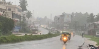 ಬೆಂಗಳೂರಿನಲ್ಲಿ ಭಾರೀ ಮಳೆ: ಹಲವೆಡೆ ರಸ್ತೆಗಳು ಜಲಾವೃತ
