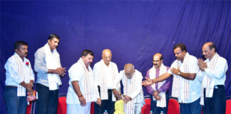 ವಿಟ್ಲ: ಮಹತೋಭಾರ ಶ್ರೀ ಪಂಚಲಿಂಗೇಶ್ವರ ದೇವಸ್ಥಾನದ ಜಾತ್ರಾಮಹೋತ್ಸವ-ಲಕ್ಷ ದೀಪೋತ್ಸವ, ಬಿಲ್ಲವ ಸಂಘ ವಿಟ್ಲ, ಮಹಿಳಾ ಬಿಲ್ಲವ ಘಟಕ ಮತ್ತು ಯುವವಾಹಿನಿ ವಿಟ್ಲ ಘಟಕ ಶಿವಗಿರಿ ಪೊನ್ನೋಟು ಇವರ 3ನೇ ವರ್ಷದ ಕಲಾಕಾಣಿಕೆ