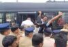 ತಮಿಳುನಾಡು ಸಿಎಂ ವಿಜಯ್ಗೆ ಕಪ್ಪು ಬಾವುಟ ಪ್ರದರ್ಶಿಸಲು ಯತ್ನ: ಕರವೇ ಕಾರ್ಯಕರ್ತರು ಪೊಲೀಸ್ ವಶಕ್ಕೆ