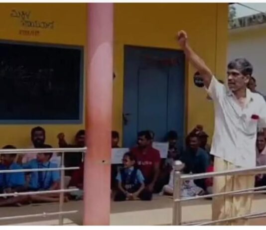 ಖಾಯಂ ಶಿಕ್ಷಕರ ನೇಮಕಕ್ಕೆ ಆಗ್ರಹಿಸಿ ಶಾಲೆಗೆ ಬೀಗ ಹಾಕಿ ಪ್ರತಿಭಟನೆ