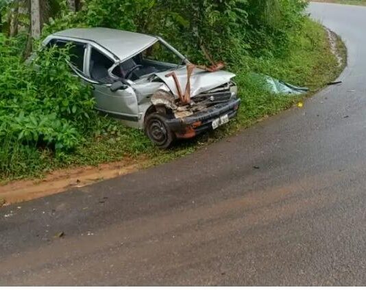 ವಿಟ್ಲ: ಕೆಂಪು ಕಲ್ಲು ಸಾಗಾಟ ಲಾರಿ-ಕಾರು ಡಿಕ್ಕಿ; ಇಬ್ಬರು ಅಪಾಯದಿಂದ ಪಾರು