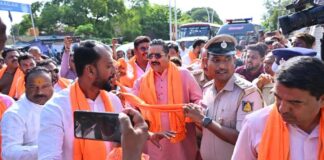 ಹಿಜಾಬ್ ವಿರುದ್ಧ ಕೇಸರಿ ಶಾಲು ಅಭಿಯಾನ; ಶಾಸಕ ಯತ್ನಾಳ್, ಬೆಂಬಲಿಗರನ್ನ ವಶಕ್ಕೆ ಪಡೆದ ಪೊಲೀಸರು