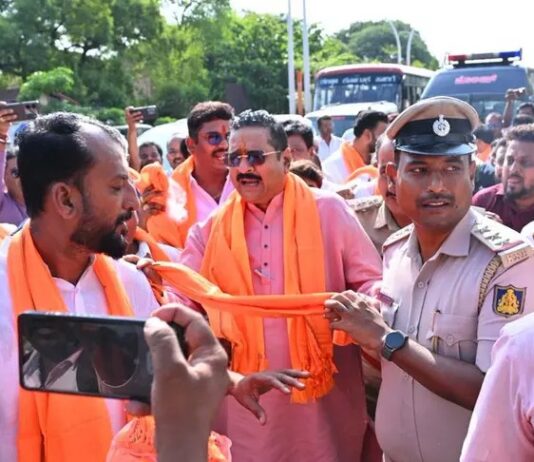 ಹಿಜಾಬ್ ವಿರುದ್ಧ ಕೇಸರಿ ಶಾಲು ಅಭಿಯಾನ; ಶಾಸಕ ಯತ್ನಾಳ್, ಬೆಂಬಲಿಗರನ್ನ ವಶಕ್ಕೆ ಪಡೆದ ಪೊಲೀಸರು