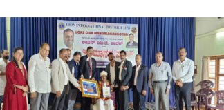 ಮಂಗಳೂರು: ಲಯನ್ಸ್ ಜಿಲ್ಲೆ ಹಾಗೂ ಲಯನ್ಸ್ ಕ್ಲಬ್ ಮಂಗಳಗಂಗೋತ್ರಿ ವತಿಯಿಂದ ಆರೋಗ್ಯ ಸಚಿವ ಯು.ಟಿ. ಖಾದರ್ ರವರಿಗೆ ‘ರಾಜಕಾರಣದ ಅನರ್ಘ್ಯ ರತ್ನ’ ಬಿರುದು ನೀಡಿ ಗೌರವ