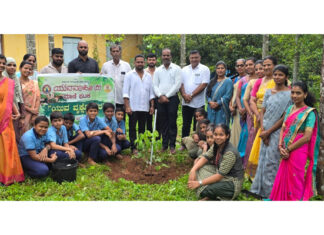ಯುವವಾಹಿನಿ ಮಾಣಿ ಘಟಕ ವತಿಯಿಂದ ಮಜಿ ವೀರಕಂಬ ಶಾಲಾ ಮುಖಮಂಟಪಕ್ಕೆ ಅಳವಡಿಸಿದ ಮುಚ್ಚಿಗೆ ಸೀಟ್ ಸಮರ್ಪಣೆ ಹಾಗೂ ಯುವ ವೃಕ್ಷೋತ್ಸವ ಕಾರ್ಯಕ್ರಮ