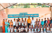 ಸರಕಾರಿ ಉನ್ನತೀಕರಿಸಿದ ಹಿರಿಯ ಪ್ರಾಥಮಿಕ ಶಾಲೆ ಮಿತ್ತೂರು: ಶಾಲಾ ಮಕ್ಕಳಿಗೆ ಎಸ್ ಎಲ್ ವಿ ಗ್ರೂಪ್ ವತಿಯಿಂದ ಉಚಿತ ನೋಟ್ ಪುಸ್ತಕ ವಿತರಣೆ