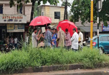 ಸುರತ್ಕಲ್: ಸಿನಿಮೀಯ ಶೈಲಿಯ ದರೋಡೆ; ಉದ್ಯಮಿ ವಿಕಾಸ್ ಹಾಗೂ ಪತ್ನಿ ರೂಪಾಲಿಯನ್ನ ಕರೆ ತಂದು ಸ್ಥಳ ಮಹಜರು
