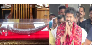 ಕೊಲ್ಲೂರು ಮೂಕಾಂಬಿಕೆಗೆ 1.6 ಕೆಜಿ ತೂಕದ ಬೆಳ್ಳಿ ಖಡ್ಗ ಅರ್ಪಿಸಿದ ಸಿಎಂ ವಿಜಯ್