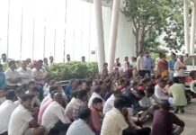ಗ್ರಾಮ ಆಡಳಿತ ಅಧಿಕಾರಿ ದಾರುಣ ಸಾವು: ‘ಕೆಲಸದ ಒತ್ತಡವೇ ಕಾರಣ’ ಎಂದು ಸರ್ಕಾರಿ ನೌಕರರ ಪ್ರತಿಭಟನೆ