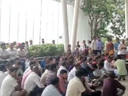 ಗ್ರಾಮ ಆಡಳಿತ ಅಧಿಕಾರಿ ದಾರುಣ ಸಾವು: ‘ಕೆಲಸದ ಒತ್ತಡವೇ ಕಾರಣ’ ಎಂದು ಸರ್ಕಾರಿ ನೌಕರರ ಪ್ರತಿಭಟನೆ