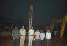 ವಿಟ್ಲ: ಕರೋಪಾಡಿಯಲ್ಲಿ ಅಕ್ರಮ ಕೆಂಪುಕಲ್ಲು-ಮಣ್ಣು ಗಣಿಗಾರಿಕೆ ಮೇಲೆ ಪೊಲೀಸ್ ದಾಳಿ; ವಾಹನ, ಯಂತ್ರೋಪಕರಣಗಳ ವಶ