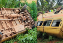 ಮಣಿಪಾಲ: ರಸ್ತೆ ಬದಿ ಕಂದಕಕ್ಕೆ ಉರುಳಿ ಬಿದ್ದ ಶಾಲಾ ಬಸ್ – ಏಳು ಮಂದಿ ವಿದ್ಯಾರ್ಥಿಗಳಿಗೆ ಗಾಯ