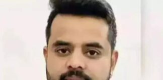 ಪರಪ್ಪನ ಅಗ್ರಹಾರ ಜೈಲಿಗೆ ಸಿಸಿಬಿ ಪೊಲೀಸ್ ದಾಳಿ: ಪ್ರಜ್ವಲ್ ರೇವಣ್ಣ ಇರುವ ಬ್ಯಾರಕ್ ನಲ್ಲಿ ಮೊಬೈಲ್ ಪತ್ತೆ