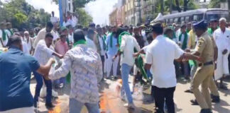 ದಾವಣಗೆರೆ: ಗುಟ್ಕಾ ನಿಷೇಧ ವಿರೋಧಿಸಿ ತಹಶೀಲ್ದಾರ್ ಕಚೇರಿಗೆ ಮುತ್ತಿಗೆ – ಪ್ರತಿಭಟನಾಕಾರರು ಪೊಲೀಸ್ ವಶಕ್ಕೆ