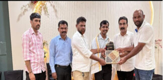 ವಿಟ್ಲ ವೆಂಕಟರಮಣ ಕೋ ಆಪರೇಟಿವ್ ಸೊಸೈಟಿ ವ್ಯವಸ್ಥಾಪಕ ಕುಸುಮಾಧರ ಎಂ ಉಪ್ಪಿನಂಗಡಿ ಶಾಖೆಗೆ ವರ್ಗಾವಣೆ: ಗ್ರಾಹಕರಿಂದ ಸನ್ಮಾನ