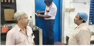 ಮಂಗಳೂರು: ಕುಡೀಸ್ ಫುಡ್ಸ್ಗೆ ಆಹಾರ ಸುರಕ್ಷತಾ ಅಧಿಕಾರಿಗಳ ದಾಳಿ – ನೈರ್ಮಲ್ಯ ಕೊರತೆಗೆ ನೋಟಿಸ್