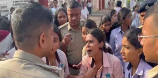 ಮಂಗಳೂರು: ದಸರಾ ನಡುವೆಯೇ ಸೆಮಿಸ್ಟರ್ ಪರೀಕ್ಷೆ – ಸೈಂಟ್ ಆಗ್ನೆಸ್ ಕಾಲೇಜು ವಿದ್ಯಾರ್ಥಿನಿಯರ ಪ್ರತಿಭಟನೆ
